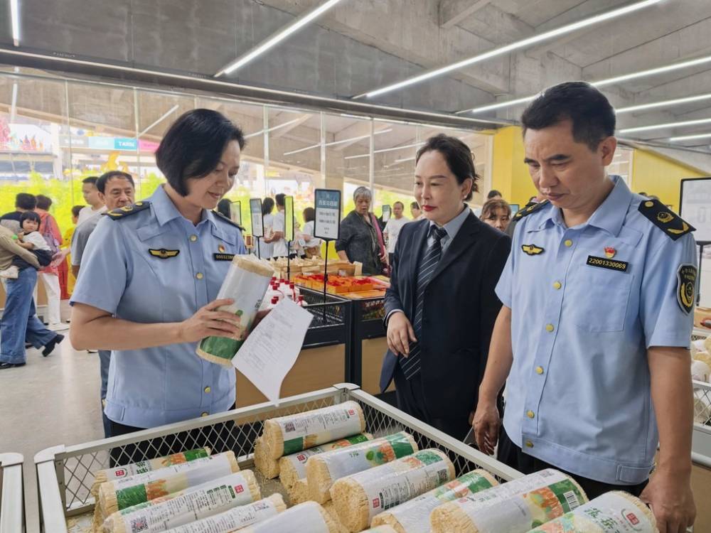 节日监管“不断档” 巴南全力保障国庆市场安全